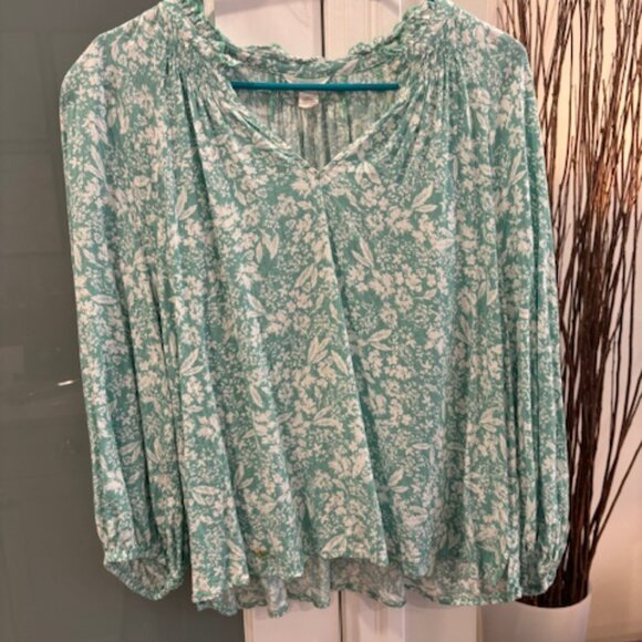 Variety of Tops Scroll through photos - Picture 12 of 16